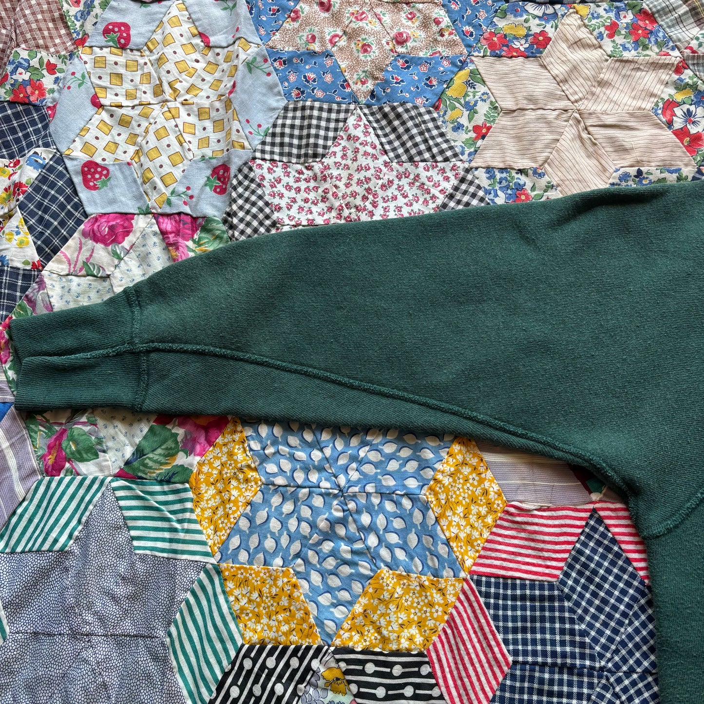 Vintage 1950s Flock Print Frat Sweater. X-Small